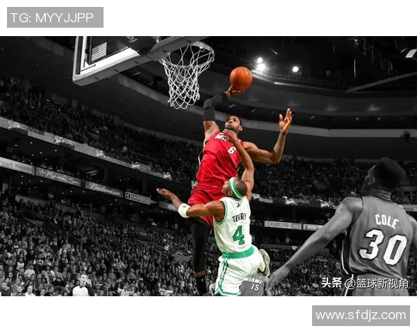 足球明星能否在篮球场上展现扣篮技巧的精彩对决